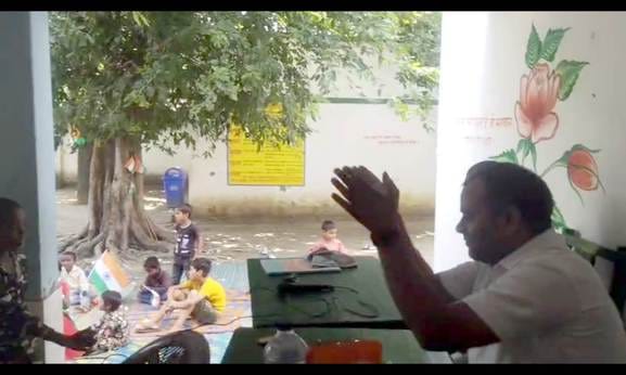On Independence Day, students were made to dance to a song demanding Akhilesh to be made CM, assistant teacher suspended