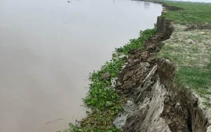 The water level of Ghaghra river is decreasing, erosion is increasing