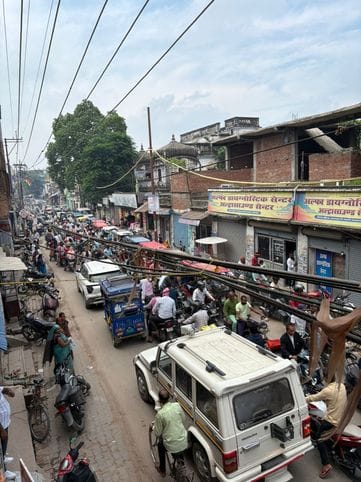 The city struggled with traffic jam for four hours, ambulance remained stuck