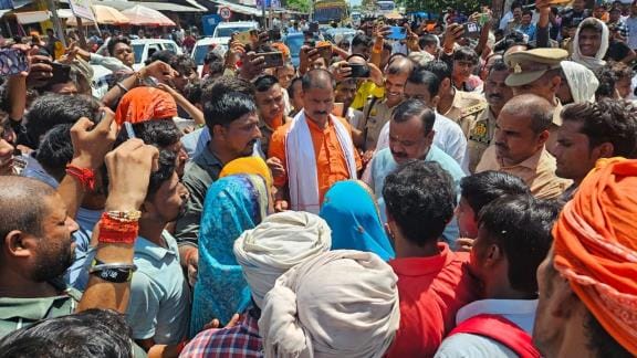 Buddhist circuit and Bahraich road were blocked for urea