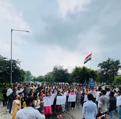 ABVP protested against the murder of the teacher