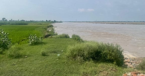 Yamuna is in spate...1.78 lakh cusecs of water released, entered the fields of three villages