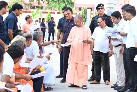 Gorakhpur News: Now models of engines and coaches will be sold in trains