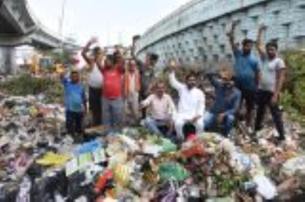 A unique demonstration was done by putting a cot on a heap of garbage