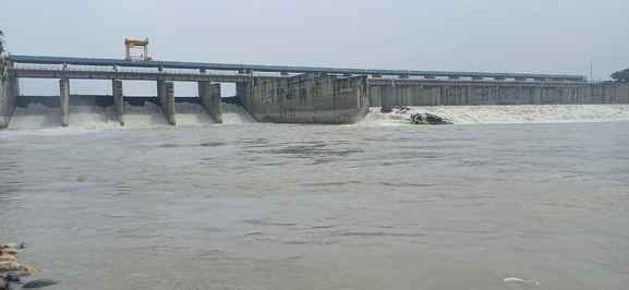The water level of the barrage has decreased but the danger remains