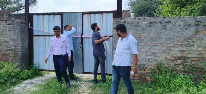 Factory sealed in Sector 27-28 for not paying property tax of 11 lakh rupees.