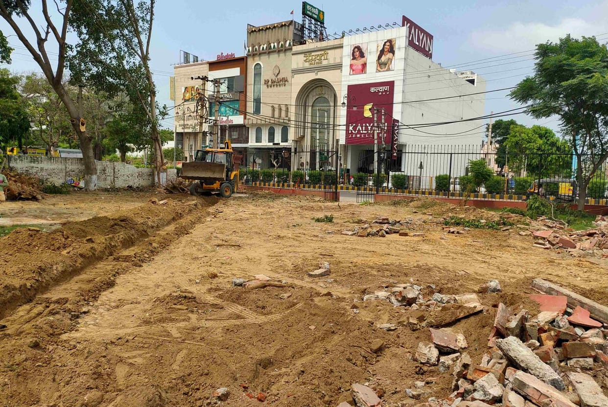 Construction of the slip road near Sushila Bhavan and Town Park has commenced at a cost of 5 million rupees.