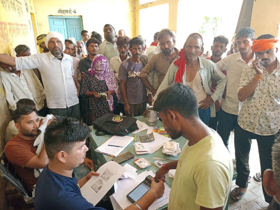 There was a fight for urea in the committees, fertilizer was available only after waiting for hours