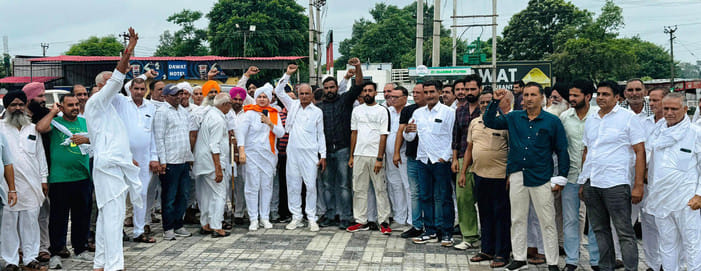 Dozens of farmers arrived to pay tribute to former governor late Satyapal Malik