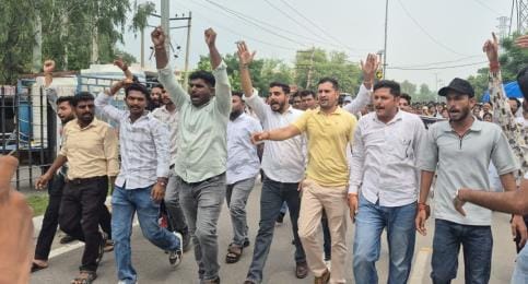 Students blocked the Sector turn and protested in the city, demanding justice for Manisha
