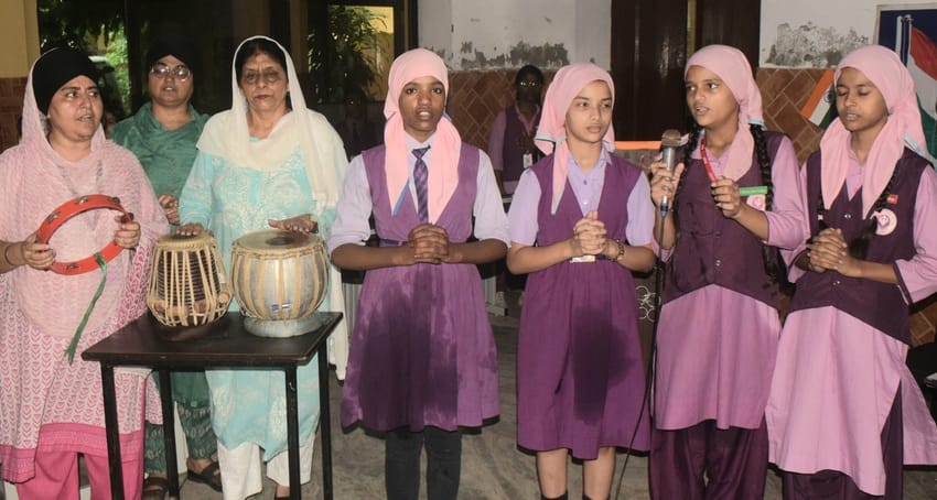 Khalsa Kanya Inter College resonated with patriotic songs