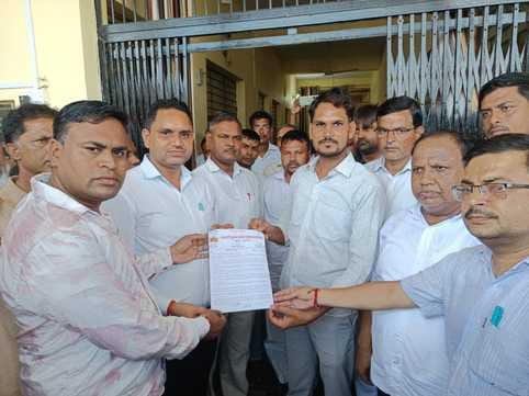 Traders protested against levying tax without supplying drinking water