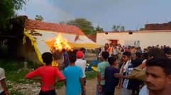 Case registered against eight people who set fire to the house of the accused, police started strict action