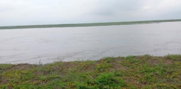 Chauka river overflows, 20 villages in danger of flood