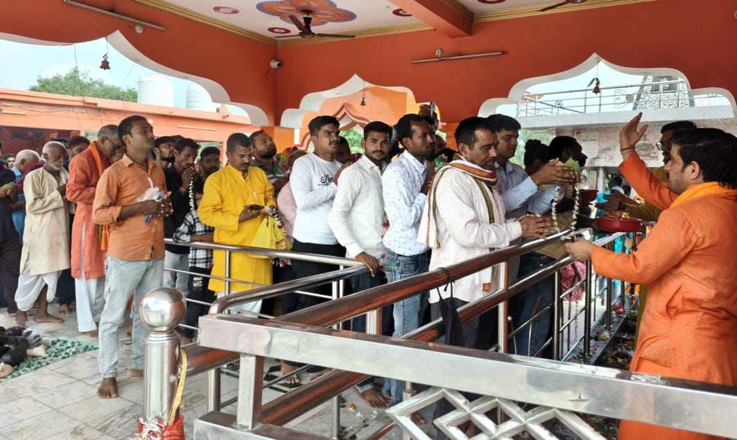 Crowd of devotees gathered at Kalikan Dham