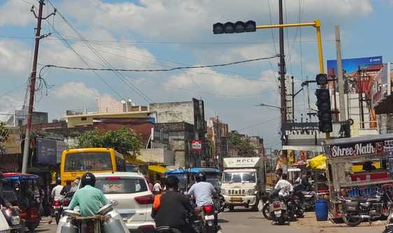 Traffic signal lights are off again, system is running on signals