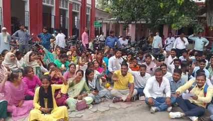 Panchayat assistants protest against digital crop survey