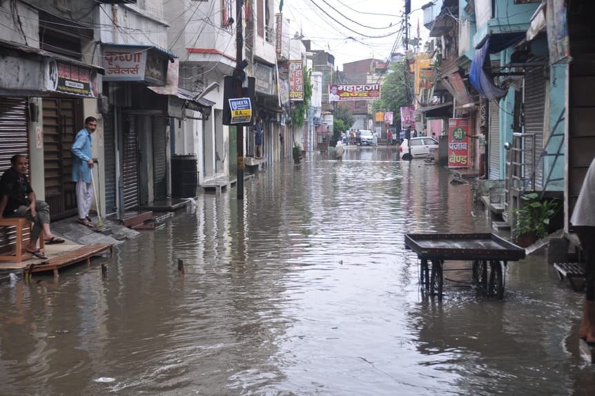 Two hours of torrential rain became a disaster, roads and streets became ponds