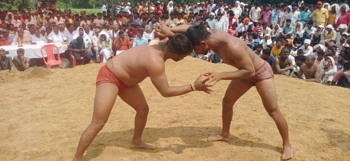 Aligarh's Rinku wrestler won the prize wrestling by defeating Delhi's Nadeem