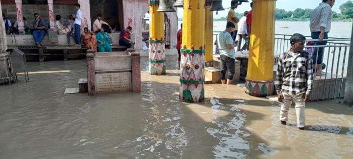 Bathing and boating in Yamuna banned