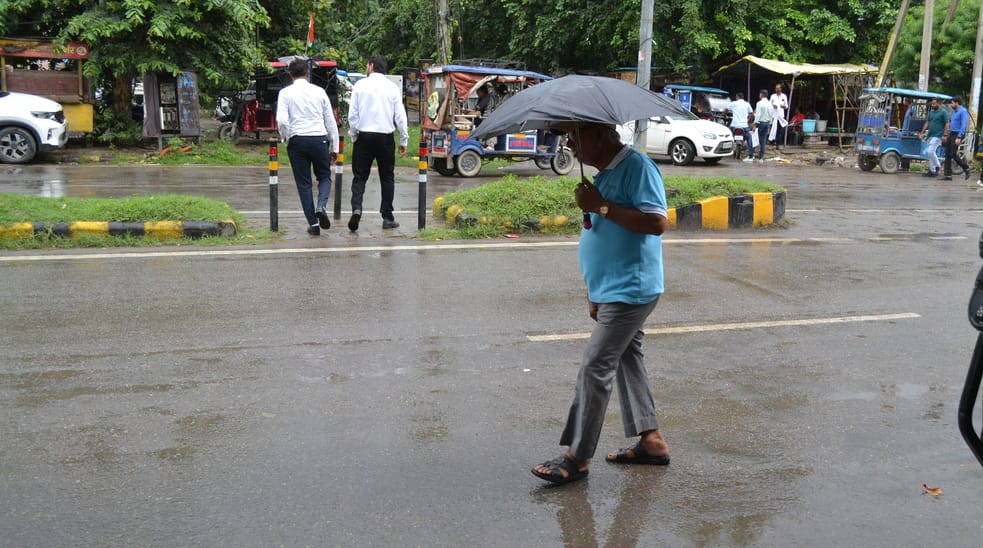 There is a possibility of drizzle today, temperature may rise