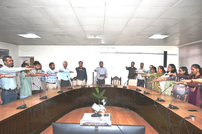 DC Bilaspur administered the oath of social unity on Sadbhavna Diwas