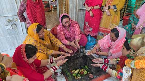 Katra, Bachh Dua Parv, Rush in Temple, Womens on Fast