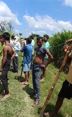 Villagers surrounded the field suspecting it to be a gangster
