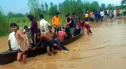 Due to rising water level of Pahada river, villages were cut off from each other