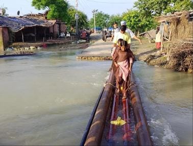 The walls of houses started cracking due to waterlogging in the villages