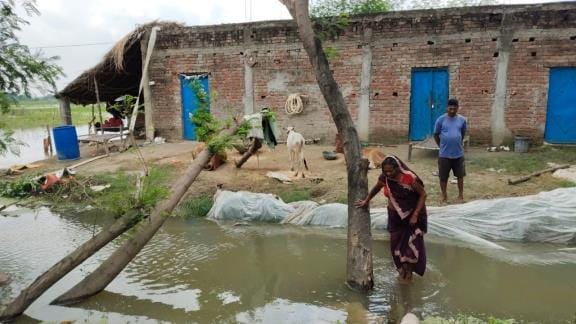 Rising water level, relief far away, villagers helpless