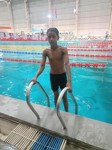 Siddharthnagar News: Akshay increased his prestige in the state level swimming competition