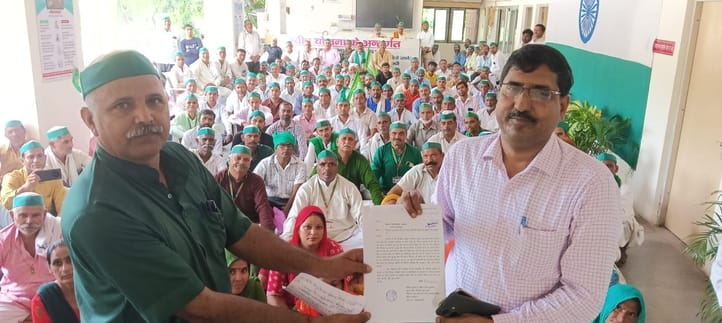 Farmers protest at the Collectorate demanding solution to their problems