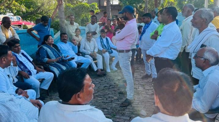 BSP met the victim's family in Mandanpur village