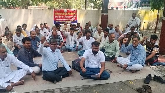 Employees of the Public Health Department staged a sit-in protest and warned of a statewide agitation