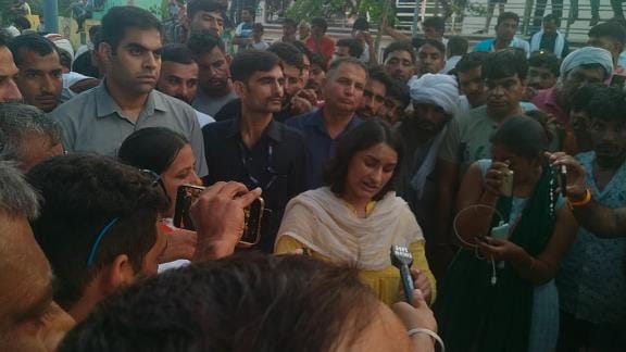 MLA Vinesh Phogat reached Dhani Laxman and accused the government of suppressing the matter