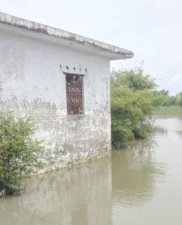 Saryu flowing 28 cm above the danger mark