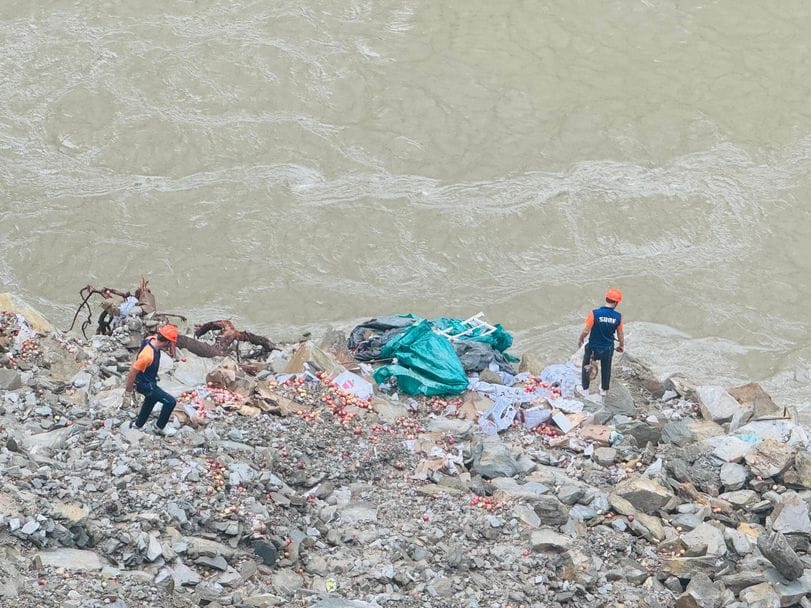 Vehicle loaded with apples sinks in Beas, passengers missing