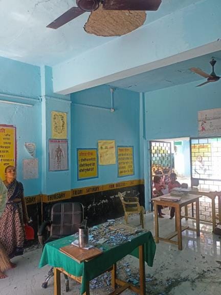Siddharthnagar News: School building dilapidated, children in danger