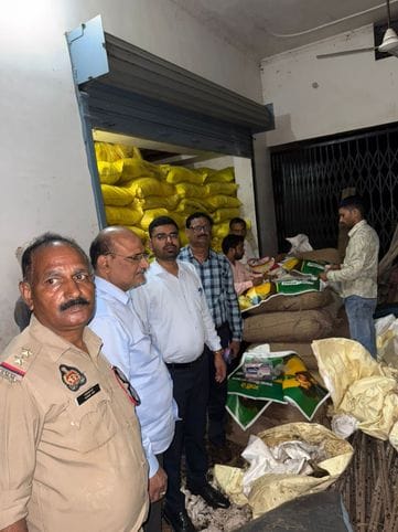 1150 bags of urea and 78 bags of DAP found dumped in the warehouse of a fertilizer seller