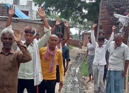 Villagers demonstrated for development work in Chauhanapur