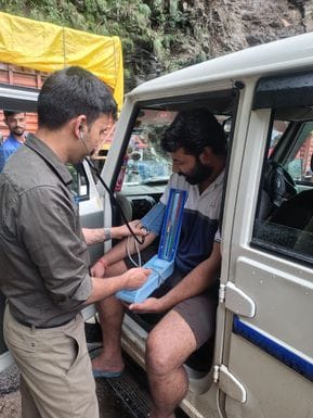 Relief for passengers, two mobile medical vans deployed between Pandoh-Aut