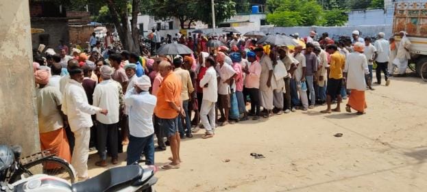 52 thousand MT more urea distributed...queue is not reducing