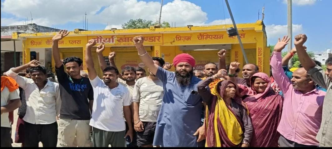 Farmers blocked the highway in Mihinpurwa for fertilizer, there was a ruckus in Sujauli too