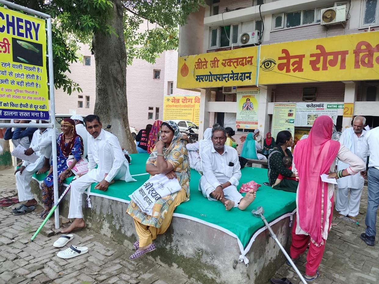 In the guise of beautification at the civic hospital, there is a disorganized treatment: patients wandered around looking for treatment as the specialists' outpatient department was shifted without notice.