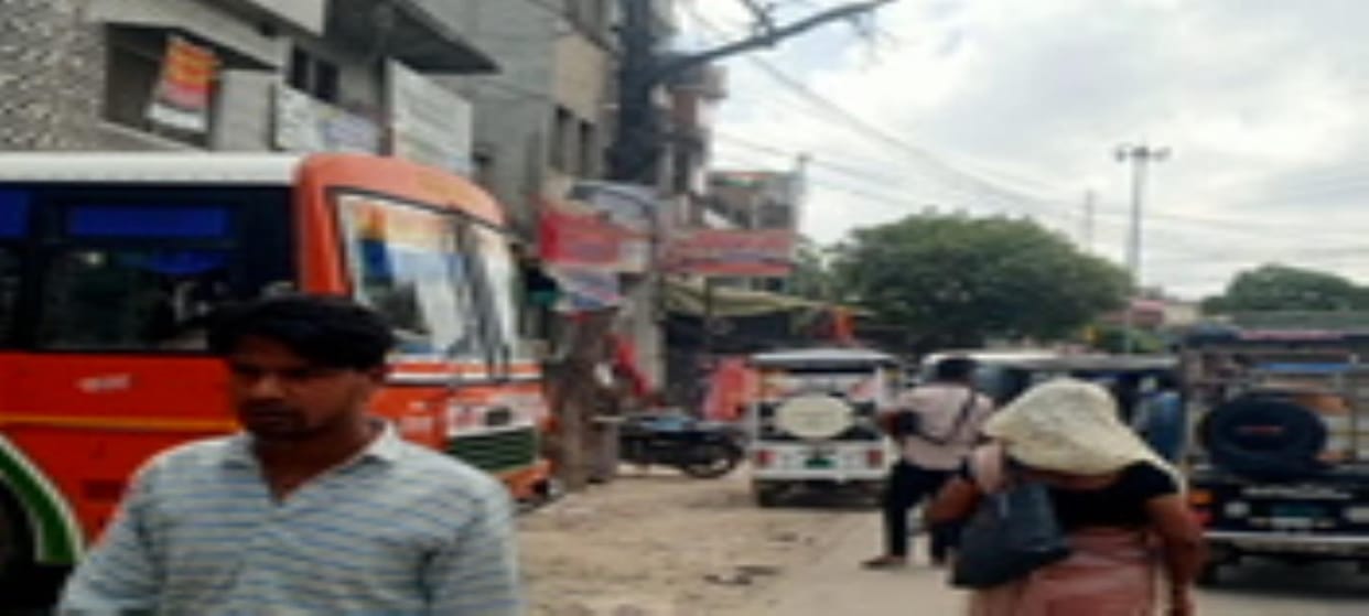 E-rickshaws occupy the bus stand, causing problems in movement