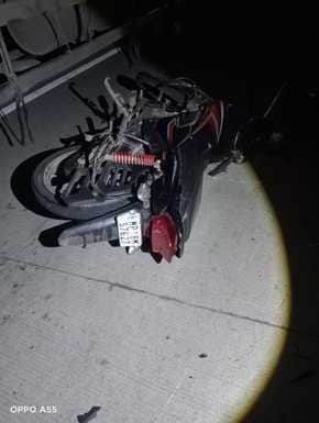 Bike collides with truck parked on the roadside, young man dies, wife critical