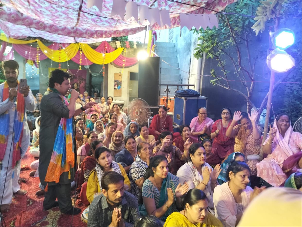 Shyam lovers danced on bhajans