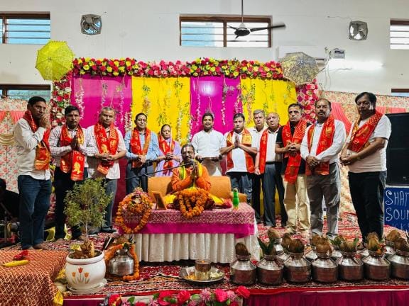 Devotion to the Lord was mentioned in Trishakti Dham