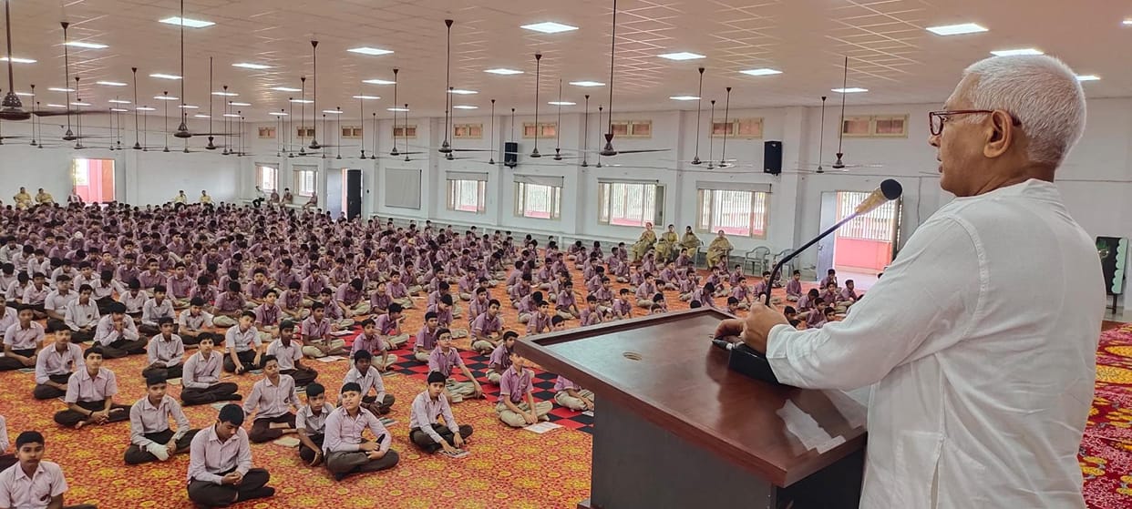 Respecting parents is essential to be successful in life: Sheshpal